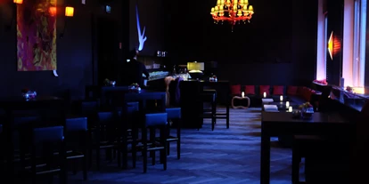 vegetarisch vegan essen gehen - Bio - Hessen - In der Onyx Bar der Kameha Suite Frankfurt können Gäste vor oder nach dem Essen zwischen Signature Drinks, Cocktails und edlen Spirituosen wählen. - Kameha Suite