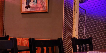vegetarisch vegan essen gehen - Preisniveau: Standard Küche - Berlin-Stadt Charlottenburg - Kunst und Currys: Derzeit hängen Bilder von Rachel Haaze bei uns aus. Diese wundervolle Kunst könnt ihr euch beim schmausen & schlürfen reinziehen. - café tschüsch