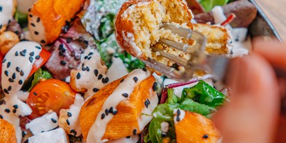 vegetarisch vegan essen gehen - Wie viel Veggie?: Restaurant mit VEGANEN Speisen - Hamburg - Bowls mit saisonalen Zutaten & selbstgemachtem Dressing und Soßen - Froindlichst Winterhude 