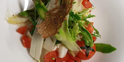 vegetarisch vegan essen gehen - Anlass: Gruppen - Deutschland - Spargelsalat, Büffelmozzarella, Strauchtomate - Palastecke - Restaurant & Café im Kulturpalast