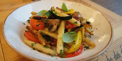 vegetarisch vegan essen gehen - Region Schwaben - Schupfnudeln mit Gemüse - Bistro Jo im Reformhaus Glück
