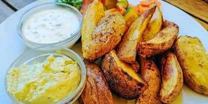 vegetarisch vegan essen gehen - Preisniveau: Standard Küche - Dresden Unteres Hecht - Kartoffelecken mit Dip, vegetarisch - LadenCafé Aha GmbH