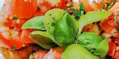 vegetarisch vegan essen gehen - Preisniveau: Standard Küche - Dresden Unteres Hecht - Bruscetta auf hausgemachter Foccacia - LadenCafé Aha GmbH
