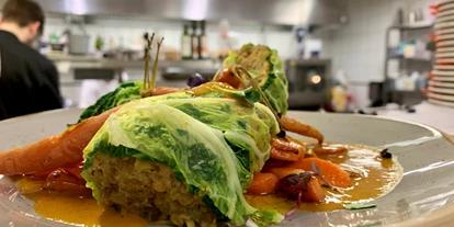 vegetarisch vegan essen gehen - Wie viel Veggie?: Restaurant mit VEGETARISCHEN Speisen - Pettstadt - Wirsingroulade gefüllt mit roten Linsen - Kleehof in der Gärtnerstadt