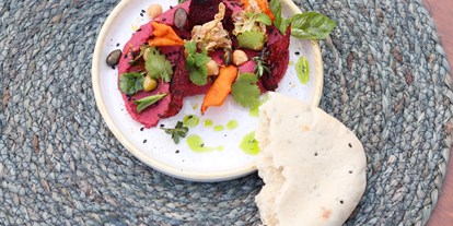 vegetarisch vegan essen gehen - Barrierefrei - Wien Döbling - Hummus mit Naan - VENUSS - Bistro & Take Away