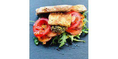 vegetarisch vegan essen gehen - Art der Küche: italienisch - PLZ 80337 (Deutschland) - Süßkartoffel-Sandwich - schmeckt so fantastisch, wie es aussieht. 

P.S. Enthält Pesto ❤ - Hope Fresh