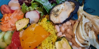 vegetarisch vegan essen gehen - Mittagsmenü - Schwäbische Alb - Salatbowl mediterran - "Matisse" Crêperie & Bistro