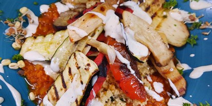 vegetarisch vegan essen gehen - Anlass: Feste & Feiern - Schwäbische Alb - Couscous mit Ofengemüse und Sojajoghurtdip - "Matisse" Crêperie & Bistro