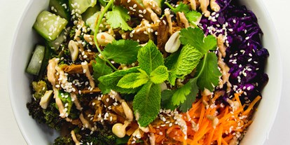 vegetarisch vegan essen gehen - Anlass: Business Lunch - Lüneburger Heide - thai temptation bowl - råbowls