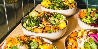 vegetarisch vegan essen gehen - Art der Küche: indisch - tasty, fresh, richly-filled bowls. - råbowls
