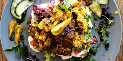vegetarisch vegan essen gehen - Wie viel Veggie?: Restaurant mit VEGANEN Speisen - Niederrhein - V-Club - himmelblau