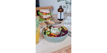 vegetarisch vegan essen gehen - Bio - Berlin - Lunchbowl und Sandwich - Tischendorf