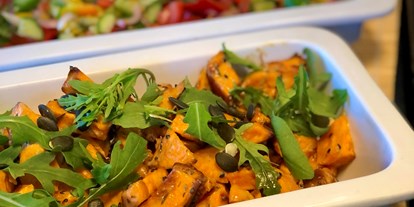 vegetarisch vegan essen gehen - Anlass: Business Lunch - Köln, Bonn, Eifel ... - Frische Salate im  Vienhues DELI. Immer Vegetarisch und oft Vegan. - Vienhues DELI