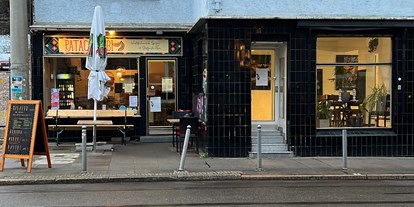 vegetarisch vegan essen gehen - Anlass: Geschäftsessen - Stuttgart / Kurpfalz / Odenwald ... - Cafe und Gallerie von außen.  - Patacon Obi- Falafel Cafe