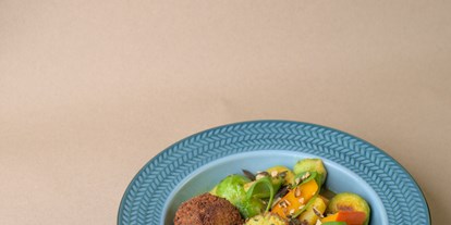 vegetarisch vegan essen gehen - Hunde willkommen - Köln, Bonn, Eifel ... - Thai Curry, Saisonales Gemüse, Arancini - Hummelbude