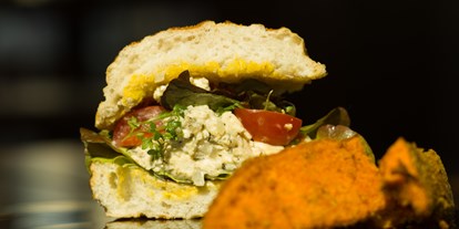 vegetarisch vegan essen gehen - Barrierefrei - Brandenburg Süd - Veganes Egg Salad Sandwich - Café Nullpunkt