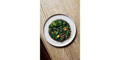 vegetarisch vegan essen gehen - Wie viel Veggie?: rein vegetarisches Restaurant - Tostada, seed butter, wild broccoli - KLE