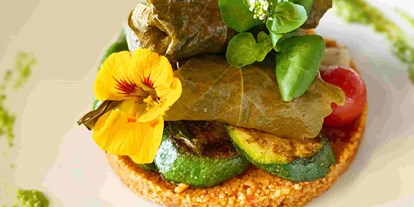 vegetarisch vegan essen gehen - Preisniveau: Gehobene Küche - Schwarzwald - Gefüllte Weinblätter (Vegan) - Schlosscafe 