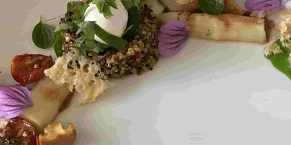 vegetarisch vegan essen gehen - Mittagsmenü - Ziegenkäse | Quinoa | Frühlingsgemüse (vegetarisch) - Schlosscafe 