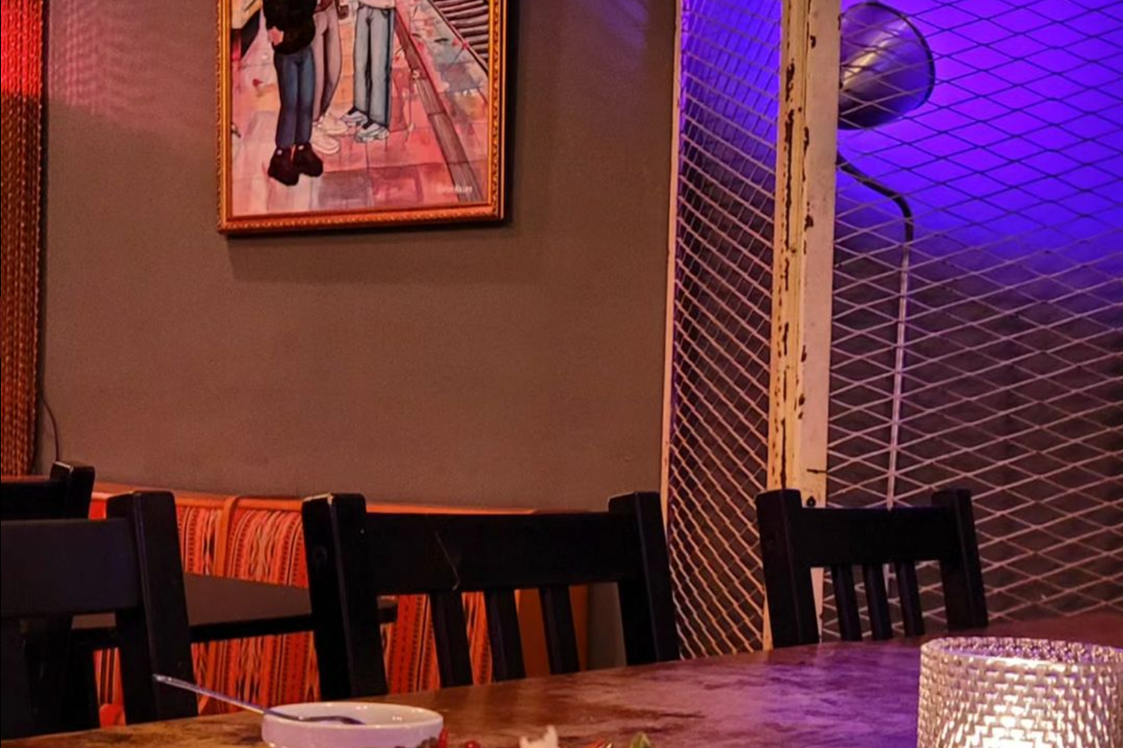 vegetarisches veganes Restaurant: Kunst und Currys: Derzeit hängen Bilder von Rachel Haaze bei uns aus. Diese wundervolle Kunst könnt ihr euch beim schmausen & schlürfen reinziehen. - café tschüsch