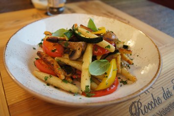 vegetarisches veganes Restaurant: Schupfnudeln mit Gemüse - Bistro Jo im Reformhaus Glück
