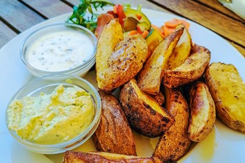 vegetarisches veganes Restaurant: Kartoffelecken mit Dip, vegetarisch - LadenCafé Aha GmbH