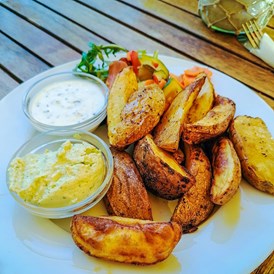 vegetarisches veganes Restaurant: Kartoffelecken mit Dip, vegetarisch - LadenCafé Aha GmbH