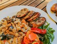vegetarisches veganes Restaurant: Lupinengeschnetzeltes mit Serviettenknödeln, vegan - LadenCafé Aha GmbH
