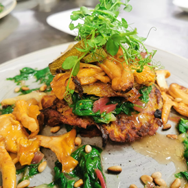 vegetarisches veganes Restaurant: Duett von Mangold und Kartoffel mit gebratenen Pfifferlingen - Kleehof in der Gärtnerstadt