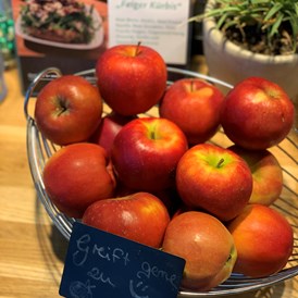 vegetarisches veganes Restaurant: Zum Nachtisch immer ein leckeren Apfel gratis mitnehmen :) - Erdapfel Hamburg