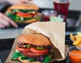 vegetarisches veganes Restaurant: Chilli Burger mit Soja Patty  - Swing Kitchen 