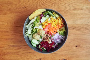 vegetarisches veganes Restaurant: Große Auswahl an Salaten - Burreatos