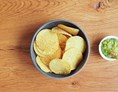 vegetarisches veganes Restaurant: Chips mit Dip - Burreatos