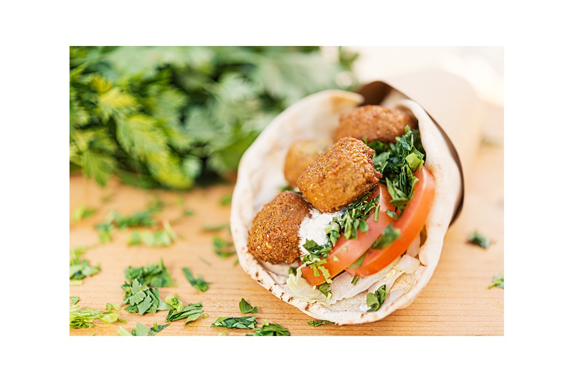 vegetarisches veganes Restaurant: Falafel im Wrap - Alexander Gretz