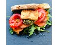 vegetarisches veganes Restaurant: Süßkartoffel-Sandwich - schmeckt so fantastisch, wie es aussieht. 

P.S. Enthält Pesto ❤ - Hope Fresh