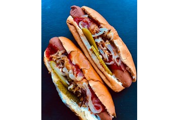 vegetarisches veganes Restaurant: Unsere veganen Hotdogs sind besser als jedes Schwedische Möbelhaus-Erlebnis! - Hope Fresh