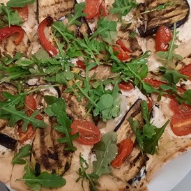 vegetarisches veganes Restaurant: Flammkuchen la toscane mit Ofengemüse - "Matisse" Crêperie & Bistro