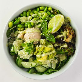 vegetarisches veganes Restaurant: green guatemala bowl - Rå | bowls & juices.