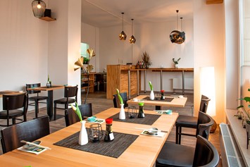 vegetarisches veganes Restaurant: SUSHIdeluxe Halle - Am Steintor | Unser moderner Gastraum - SUSHIdeluxe