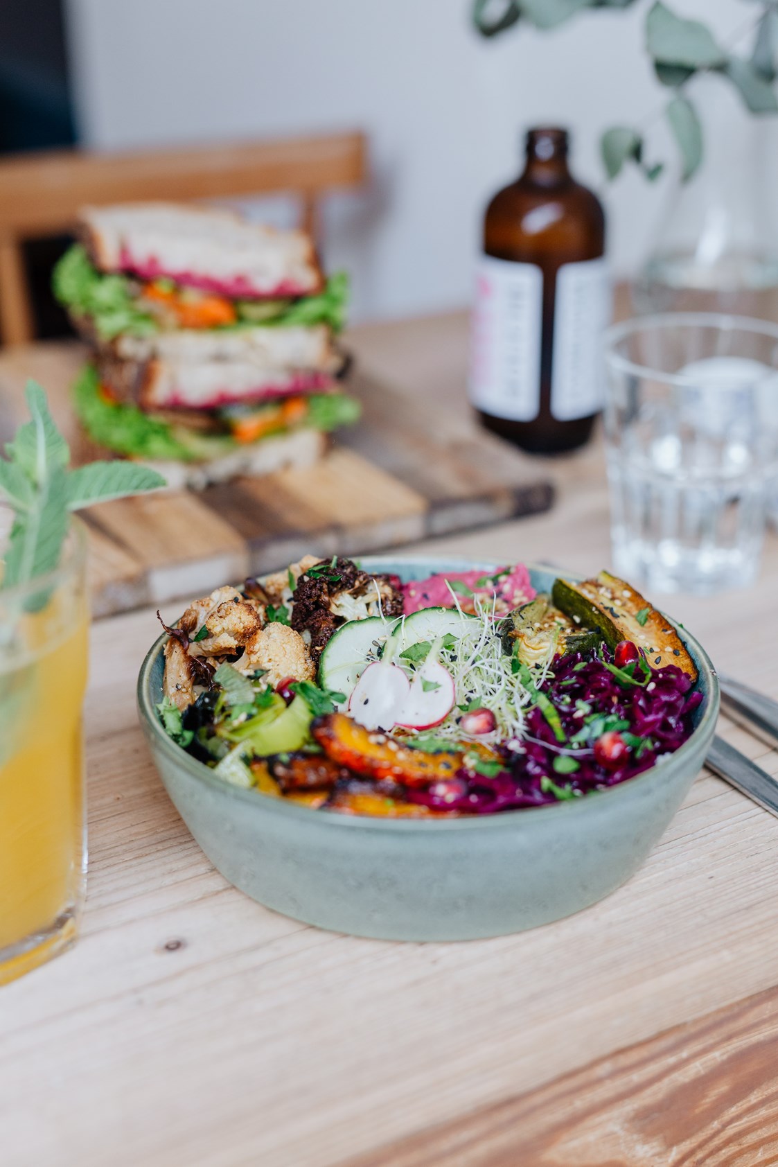 vegetarisches veganes Restaurant: Lunchbowl und Sandwich - Tischendorf
