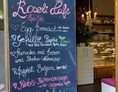 vegetarisches veganes Restaurant: Jede Woche haben wir ergänzend zum Menü eine saisonale Wochenkarte - Roseli Café & Bar