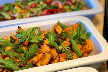 vegetarisches veganes Restaurant: Frische Salate im  Vienhues DELI. Immer Vegetarisch und oft Vegan. - Vienhues DELI