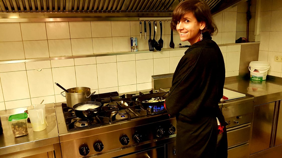 vegetarisches veganes Restaurant: Lara in der Küche - Rosinante