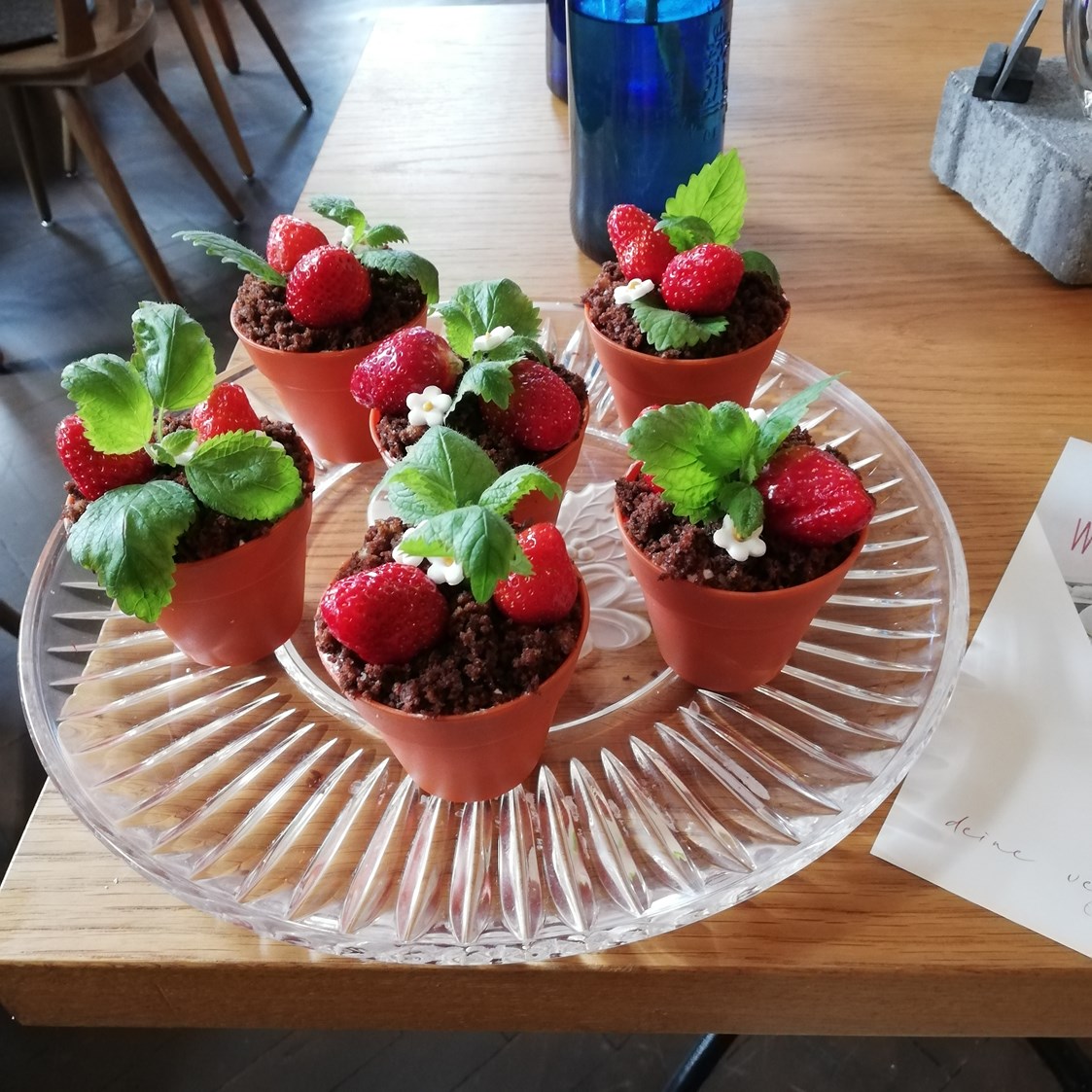 vegetarisches veganes Restaurant: Erdbeersahne im Töpfchen - Würde und Wertschätzung