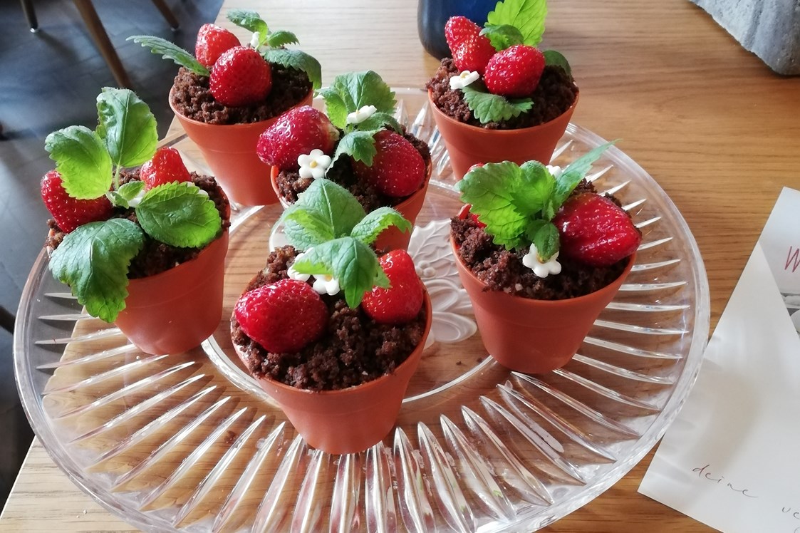 vegetarisches veganes Restaurant: Erdbeersahne im Töpfchen - Würde und Wertschätzung