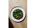 vegetarisches veganes Restaurant: Tostada, seed butter, wild broccoli - KLE