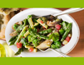 vegetarische-vegane-rezepte: Veganer Nudelsalat mit grünem Spargel und Erdbeeren