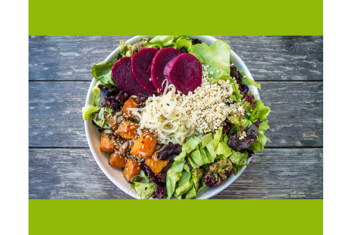 vegetarische-vegane-rezepte: Vegane Kartoffelpuffer Salat Bowl