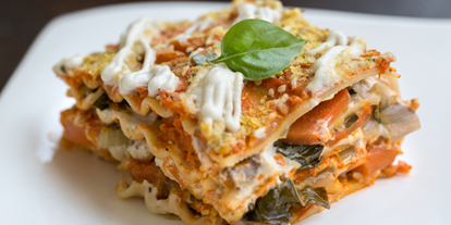 vegetarisch vegan essen gehen - Kräuter: Basilikum - Vegane Mexikanische Tortilla Lasagne